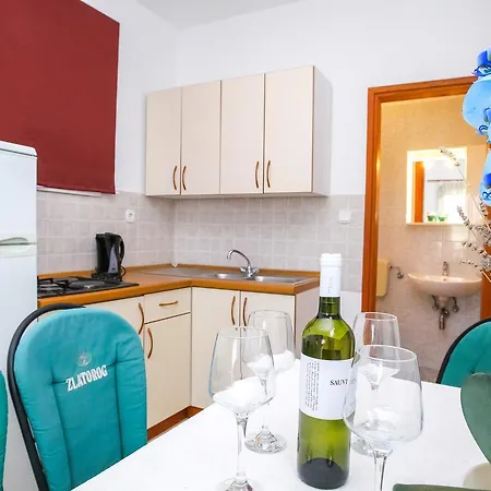 Apartment Martina Pakostane