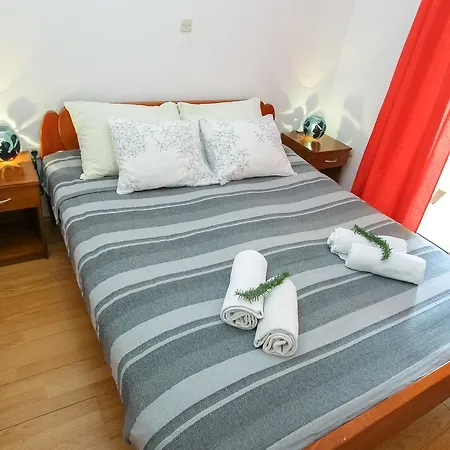 Apartment Martina Pakostane